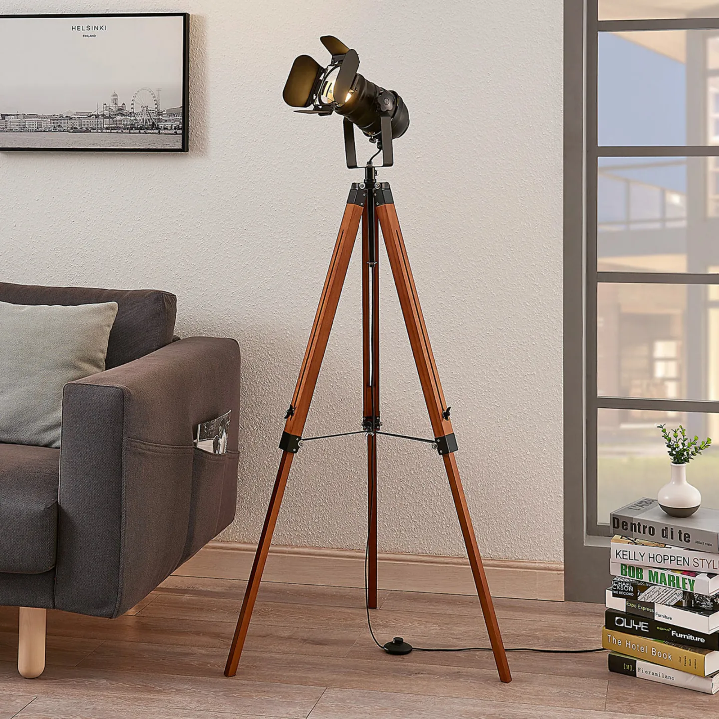 Hilma Stehleuchte Wood/Black - Lindby - Wohnzimmer - Industrielles Design - Holz - Dreibein