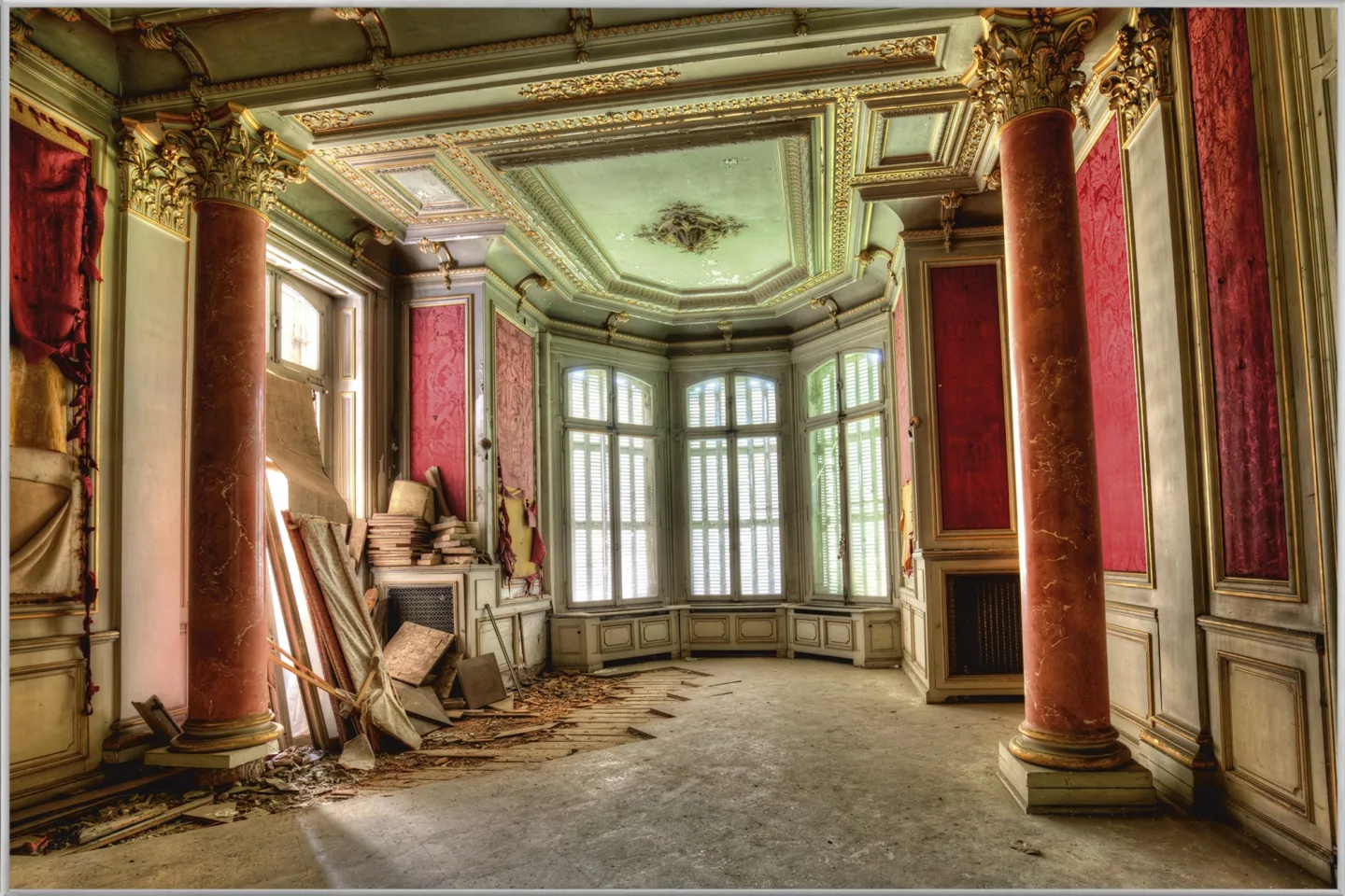 image LAND Bild mit Rahmen Lost Place Salon | Schubiger Möbel