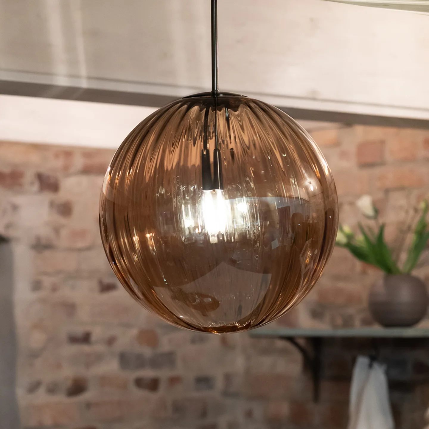 Fengari 1 Pendelleuchte Antique Brass/Amber - Markslöjd - Wohnzimmer - Skandinavisch - Glas - Mit Schirm