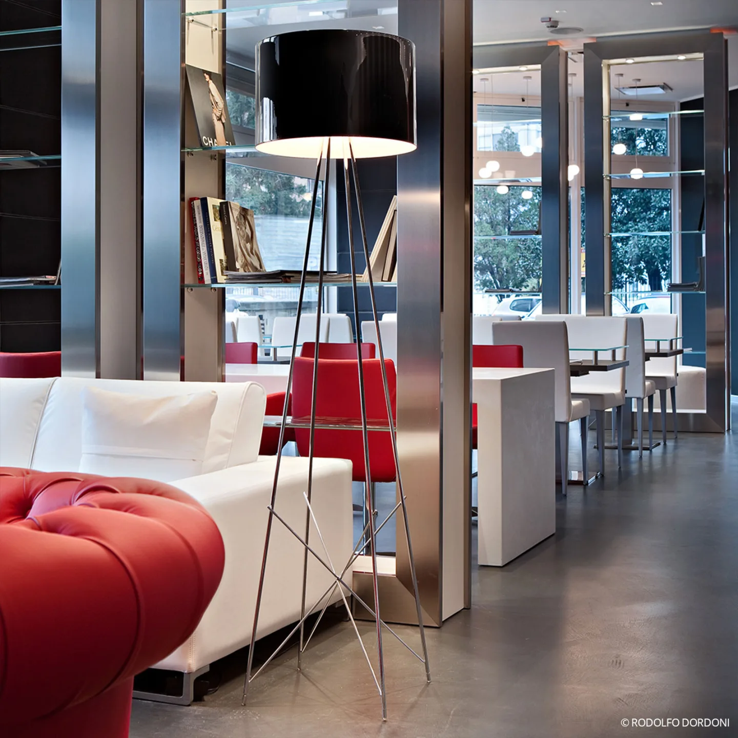 Ray F2 Stehleuchte Schwarz - Flos - Wohnzimmer - Design - Metall - Mit Schirm