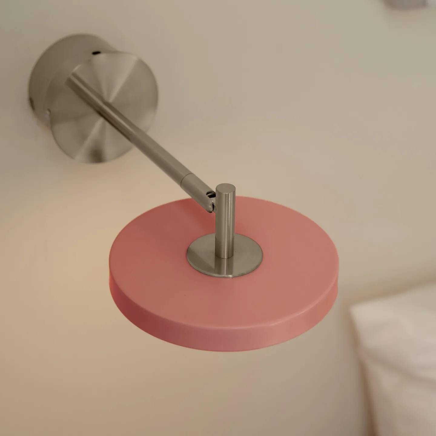 Asteria Short LED-Wandlampe, rosa, Stahl, Hardwire - UMAGE - Wohnzimmer - Design - Metall - Einflammig