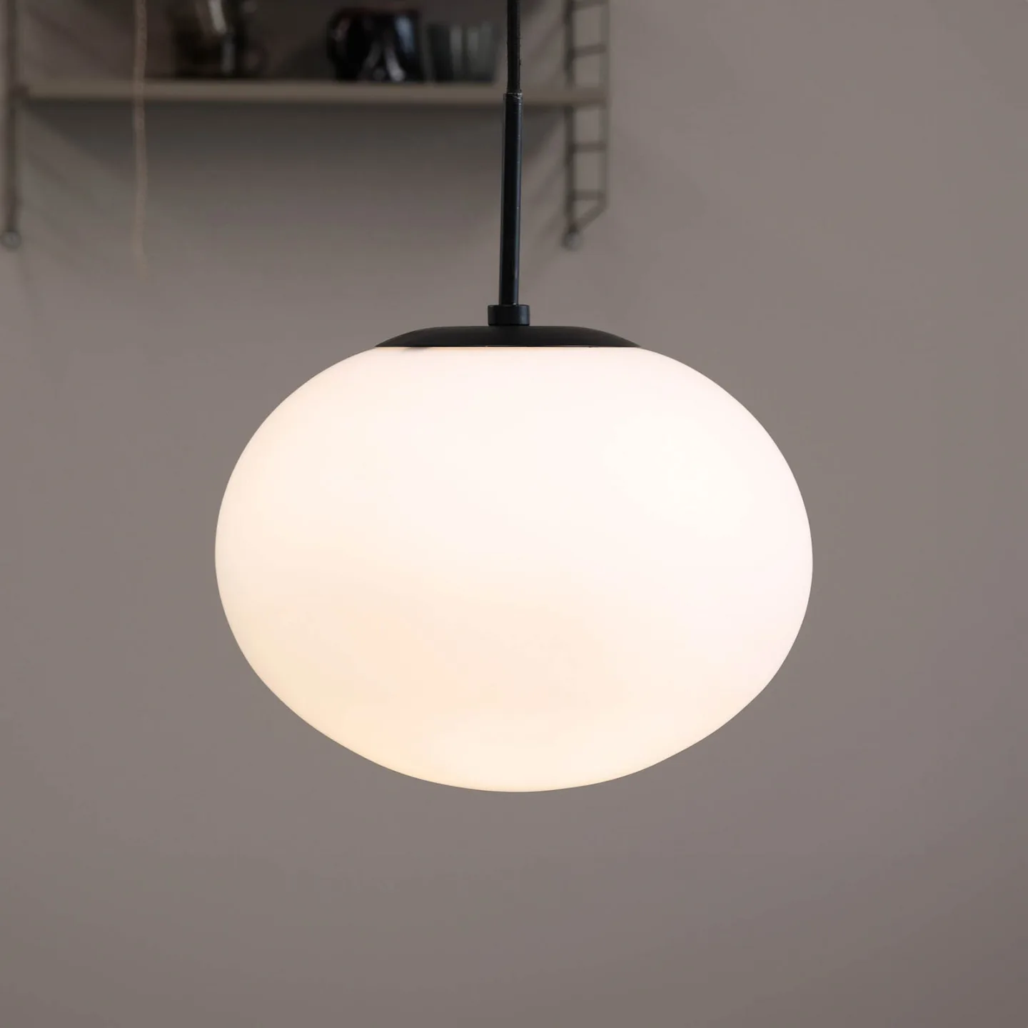 Princess Pendelleuchte Opal/Black - Dyberg Larsen - Wohnzimmer - Design - Glas - Mit Schirm