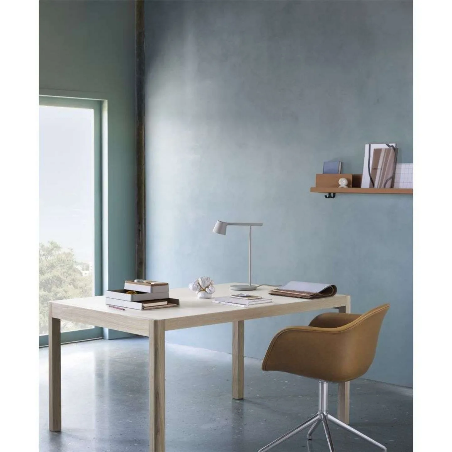 Tip Bordlampe Light Green - Muuto - Stue - Aluminium