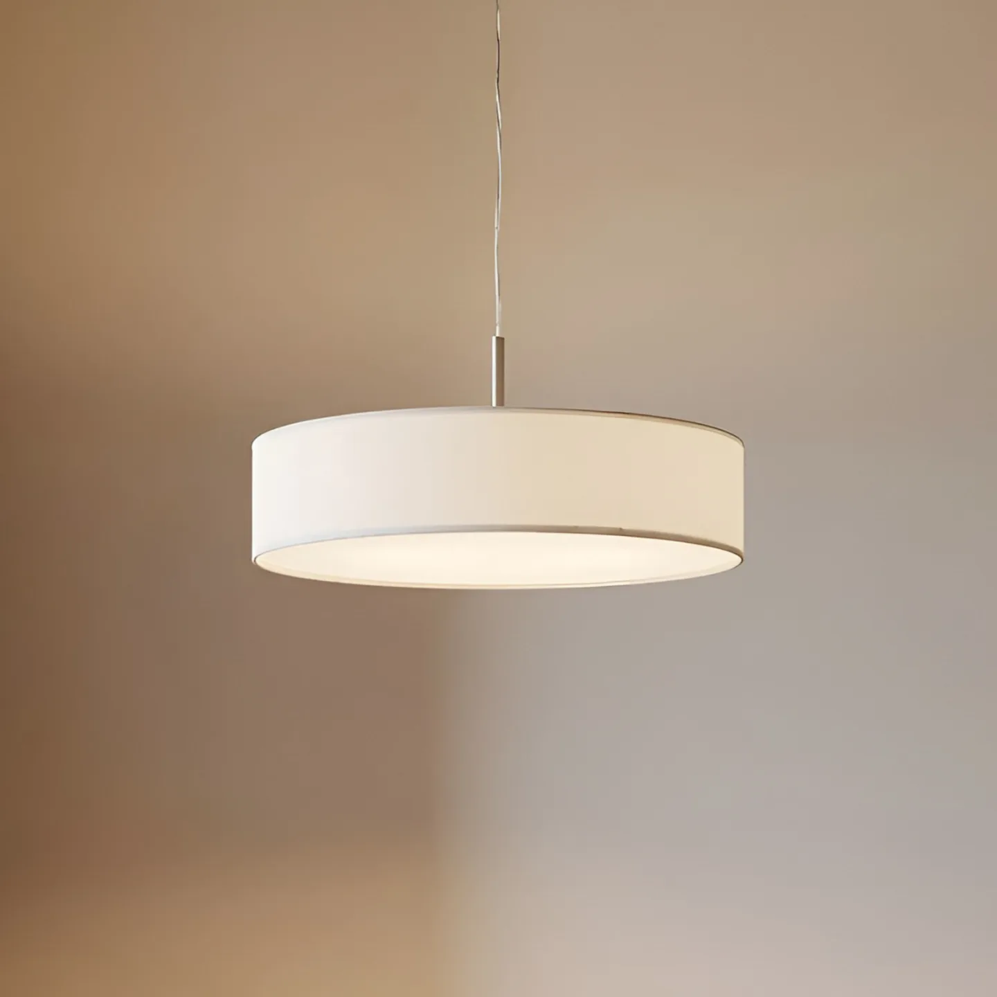 Lindby hængelampe Sebatin, Ø 50 cm, beige, stof, E27 - Køkken - Moderne - Stof / tekstil - Med én lyskilde
