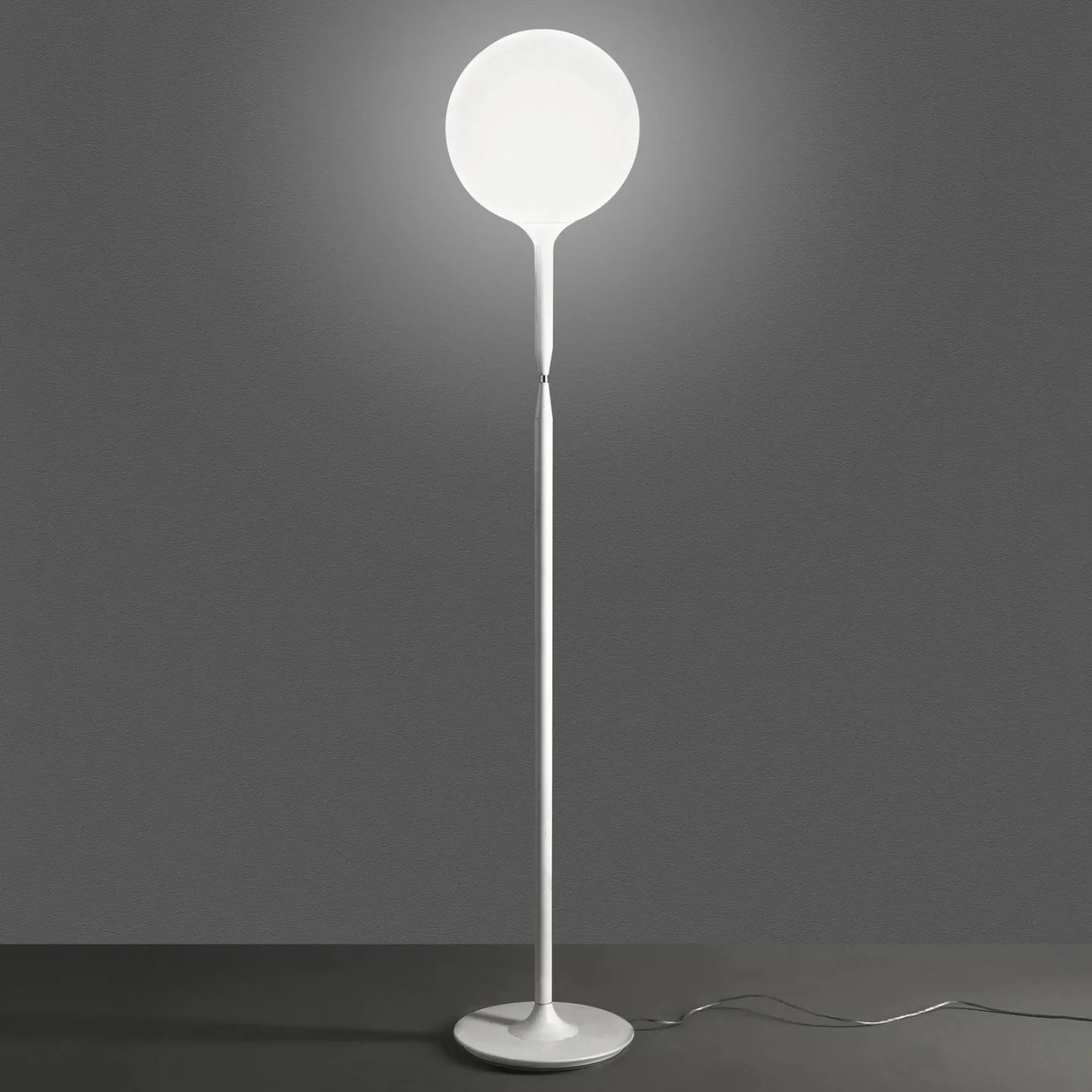 Castore 35 Golvlampa White - Artemide - Vardagsrum - Design - Glas - Klot