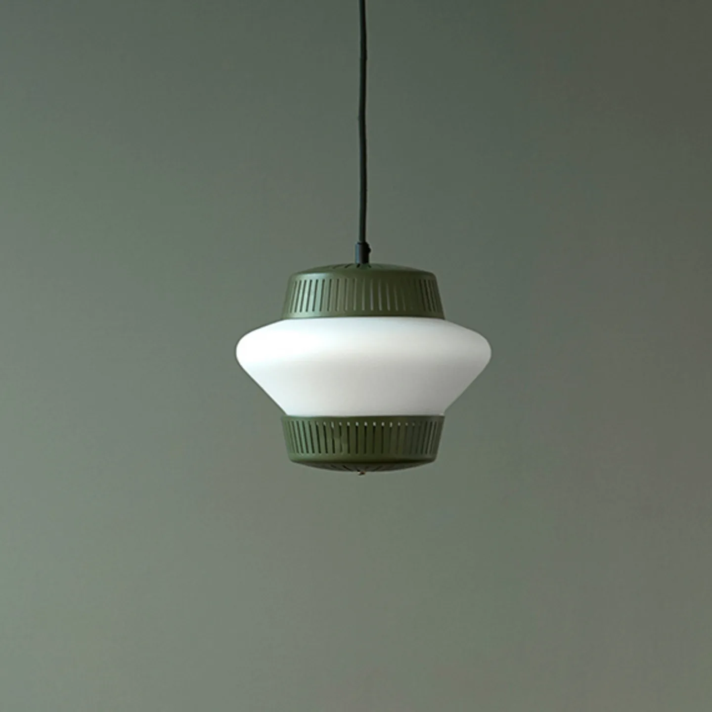 Opal Arch Pendelleuchte, grün, Ø 26 cm - Warm Nordic - Esszimmer - Design - Metall - Einflammig