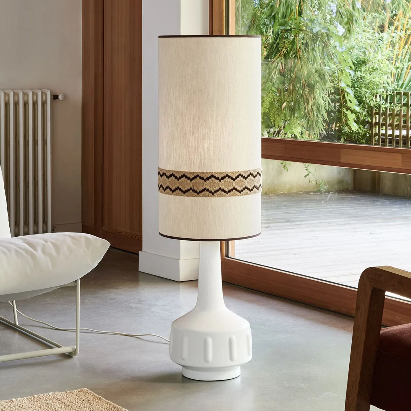 Jimmy Stehlampe weiß/beige Borte 121 cm - MARKET SET - Wohnzimmer - Keramik - Mit Schirm