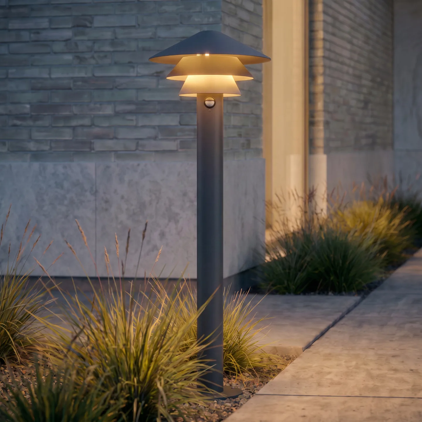 Montaro LED-gatelampe, antrasitt, 110 cm, sensor, aluminium, IP54 - Lucande - Moderne - Med en lyskilde
