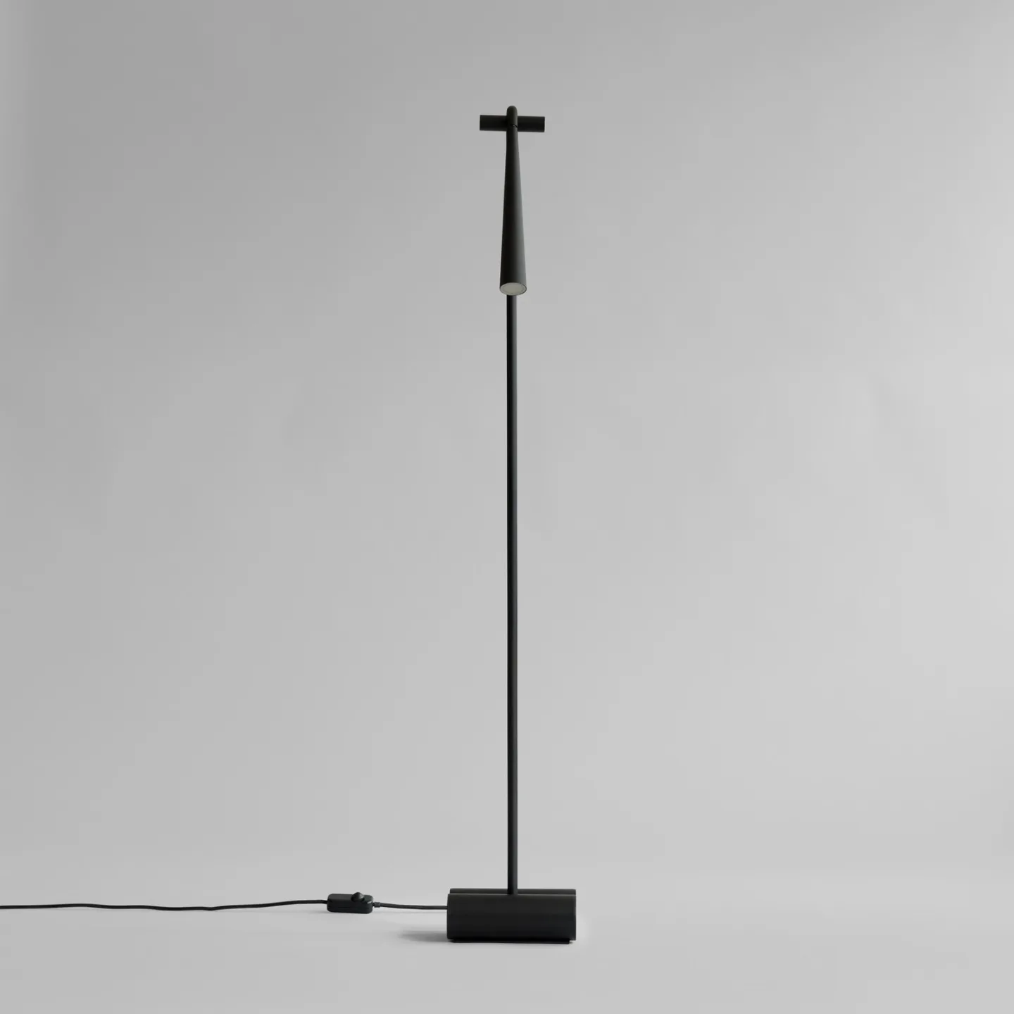 SNAKE Stehlampe, schwarz Höhe 130 cm Metall - 101 Copenhagen - Wohnzimmer - Design - Aluminium - Einflammig