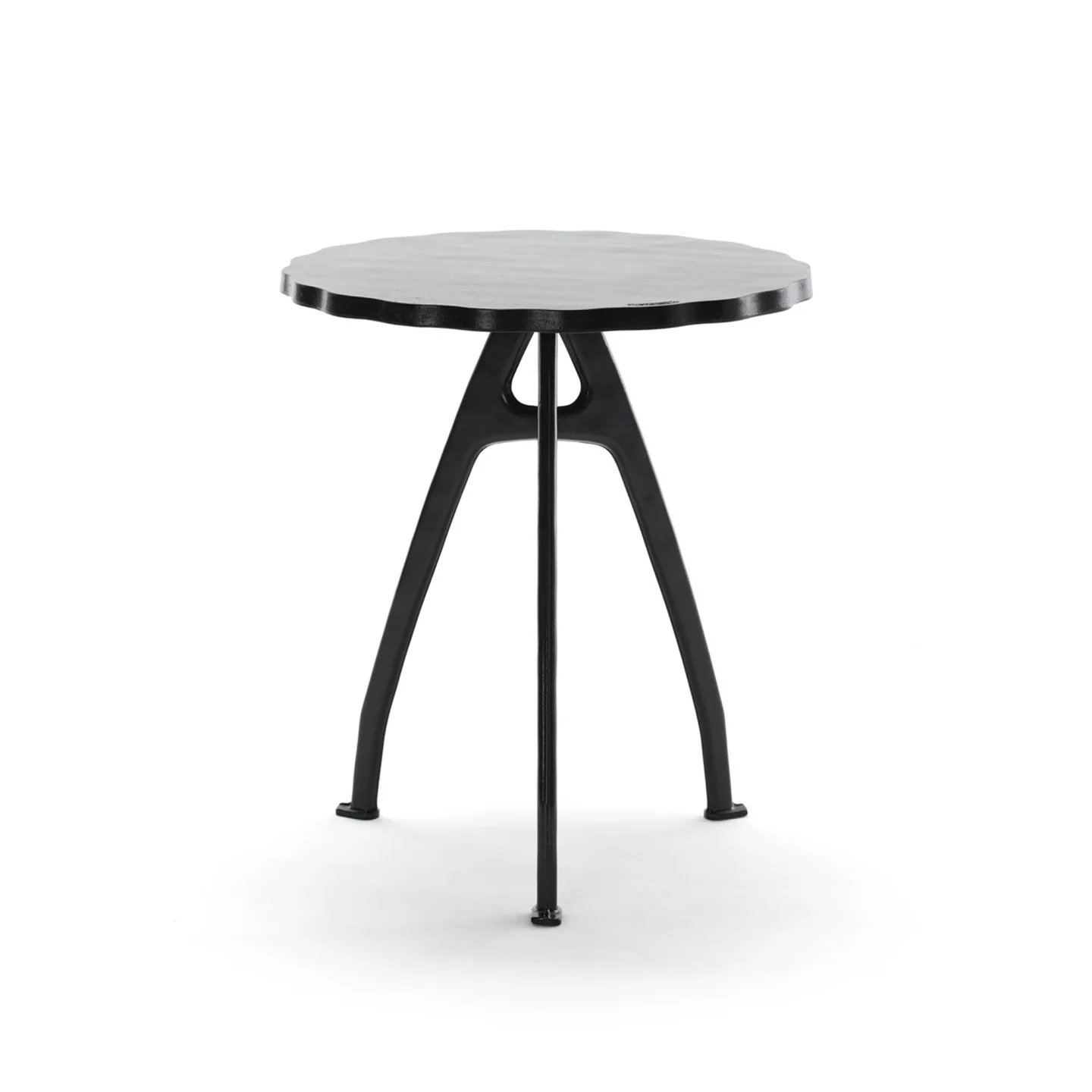 Byarums Bruk - Bord Odd - Vågkant Ø 65 Svartlack/Svartlack - Småbord och sidobord utomhus - Mårten Cyrén - Svart - Metall