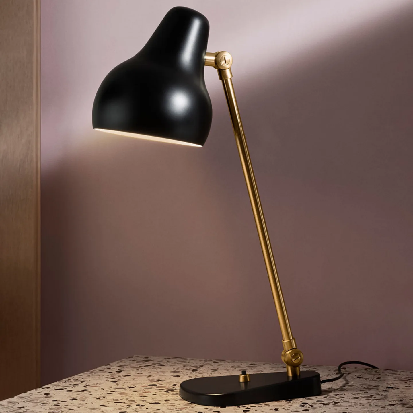 VL38 Bordlampe Sort - Louis Poulsen - Stue - Design - Metal - Med én lyskilde