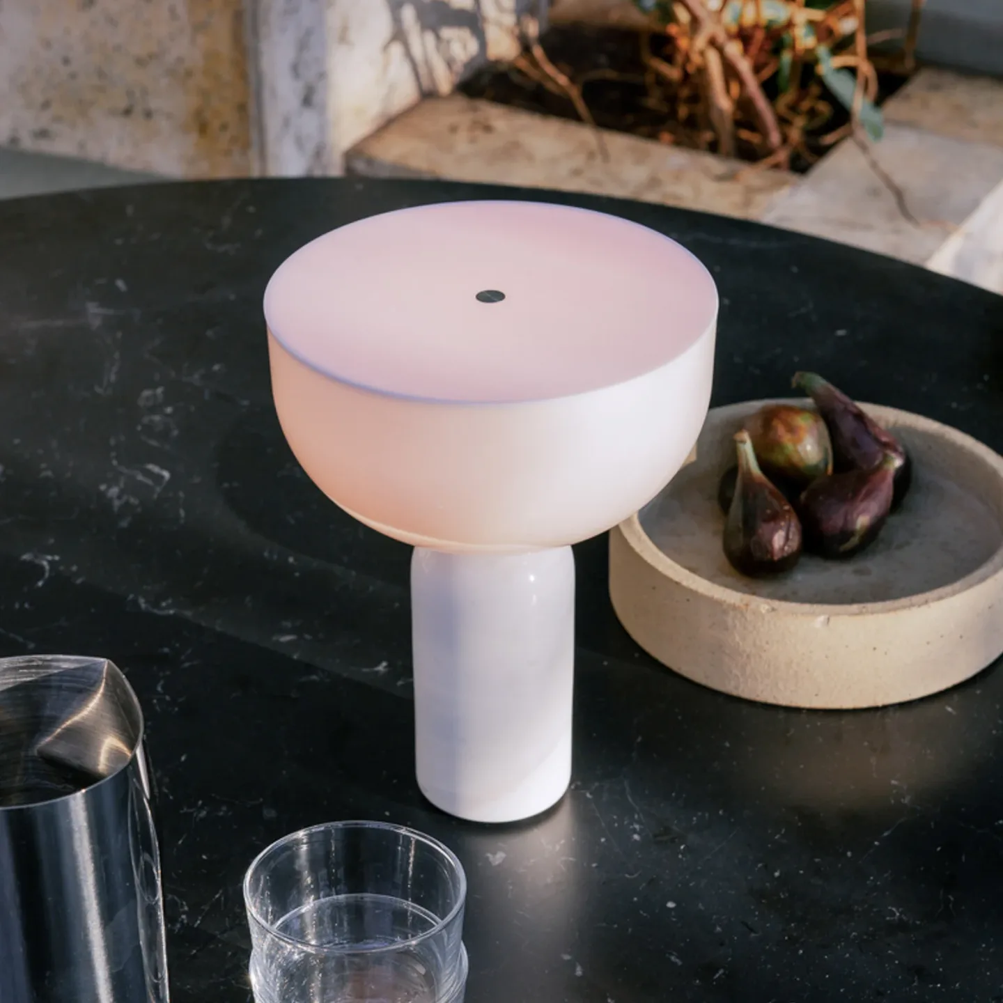 Kizu Portable Bordlampe White - New Works - Stue - Design - Marmor - Med skærm