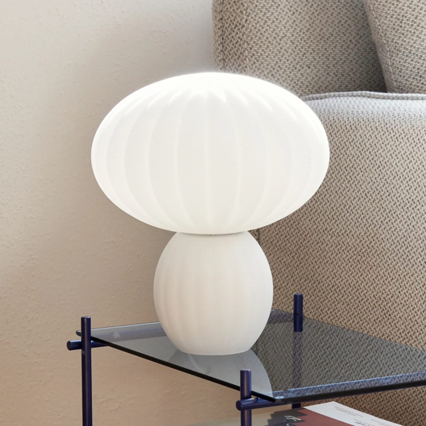 Kumu Tischleuchte Opal - Hübsch - Wohnzimmer - Design - Glas - Einflammig