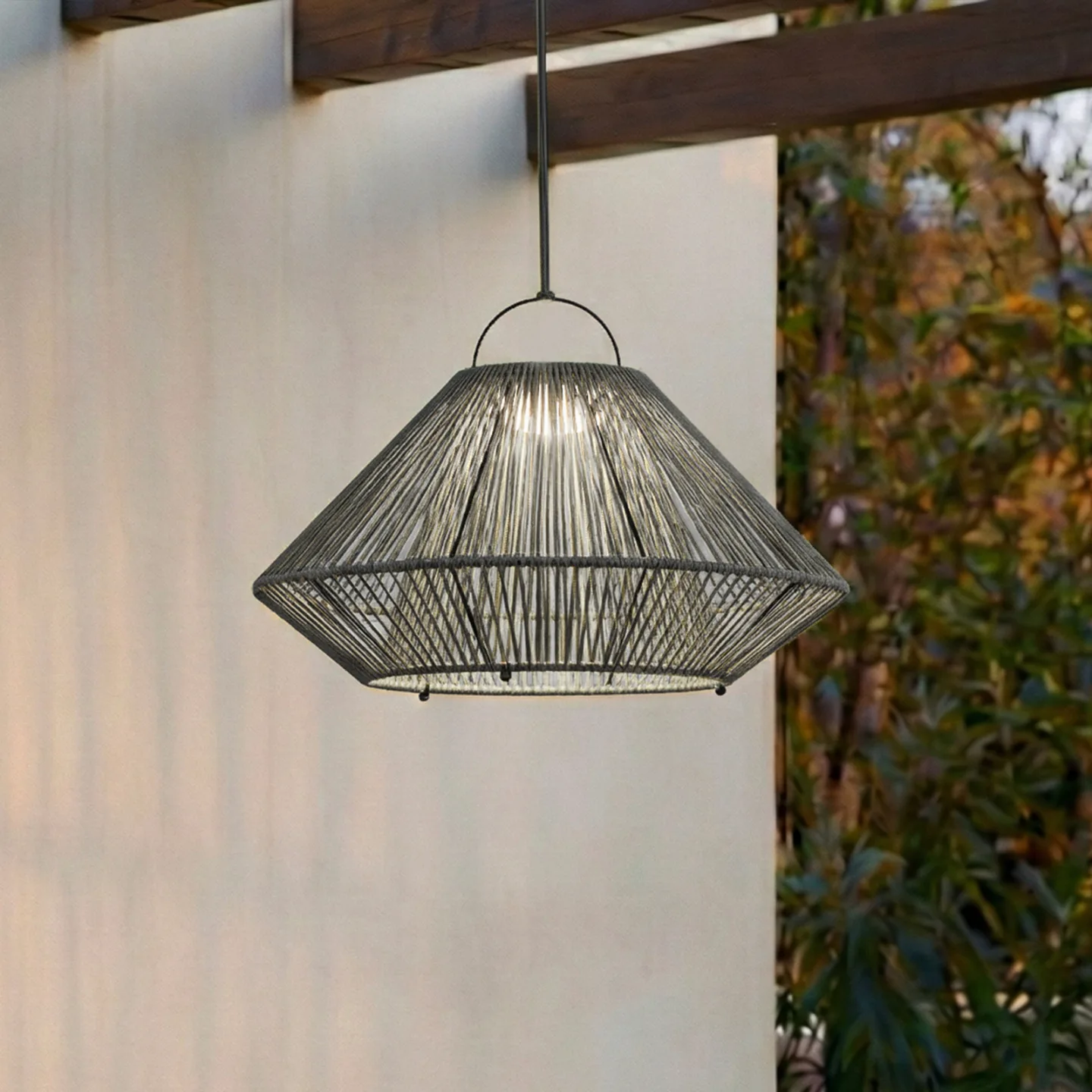 Austas LED-solcellelampe til ophæng, Ø 50 cm, grå, USB, IP54 - Lindby - Altan - Moderne - Plastik - Med én lyskilde