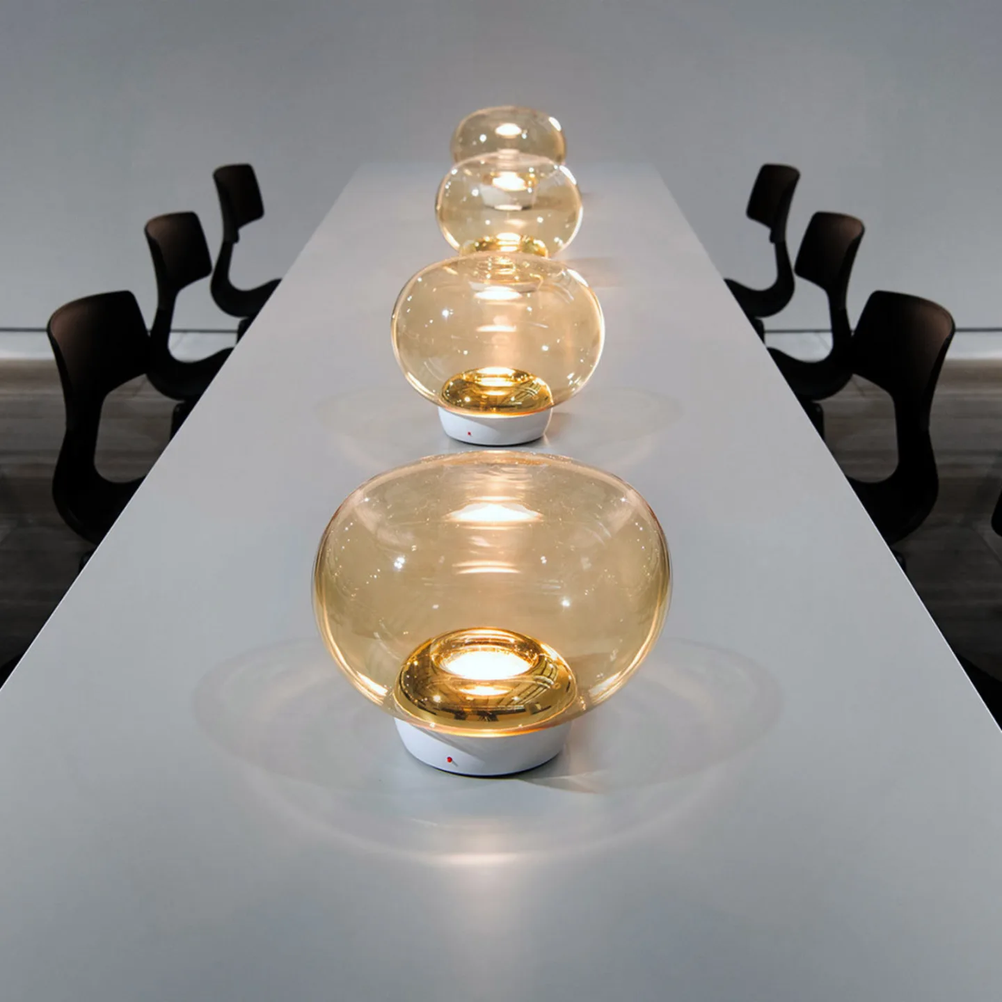 La Mariée LED-Tischlampe, gold/weiß, Hähe 23,5 cm - Stilnovo - Wohnzimmer - Design - Glas - Mit Schirm