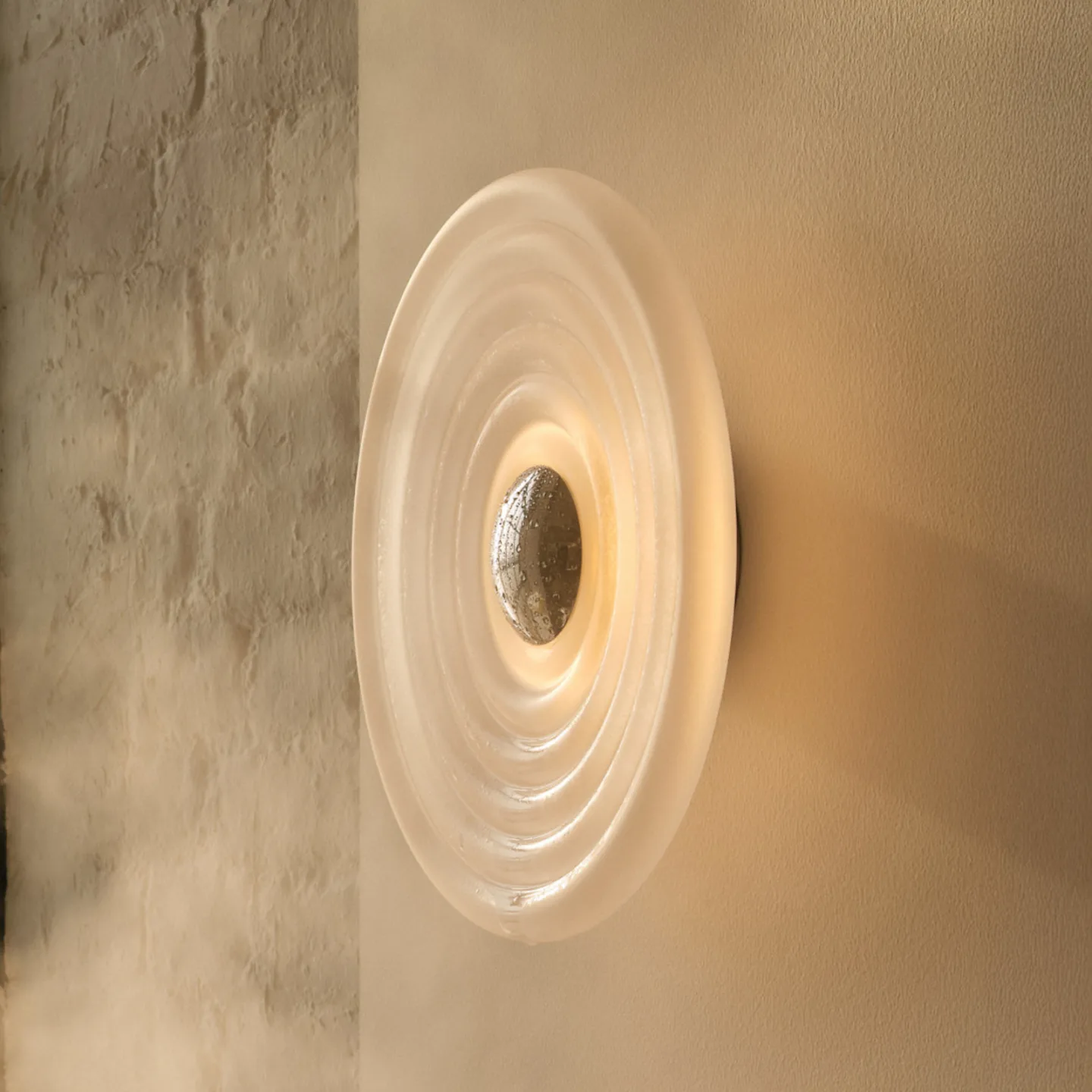 Press Sphere LED-Wandlampe, gefrostet, Ø 35 cm - Tom Dixon - Badezimmer - Design - Glas - Mit Schirm