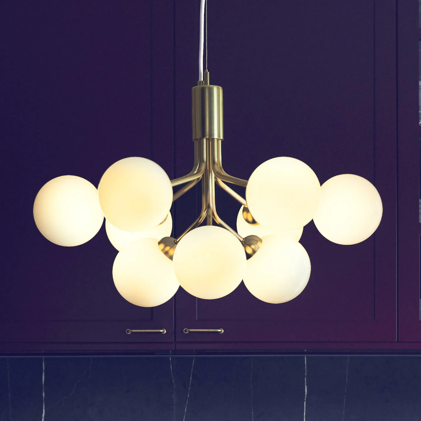 Apiales 9 Ljuskrona Brushed Brass/Opal White - Nuura Nuura Aps - Vardagsrum - Design - Metall - Med flera ljuskällor