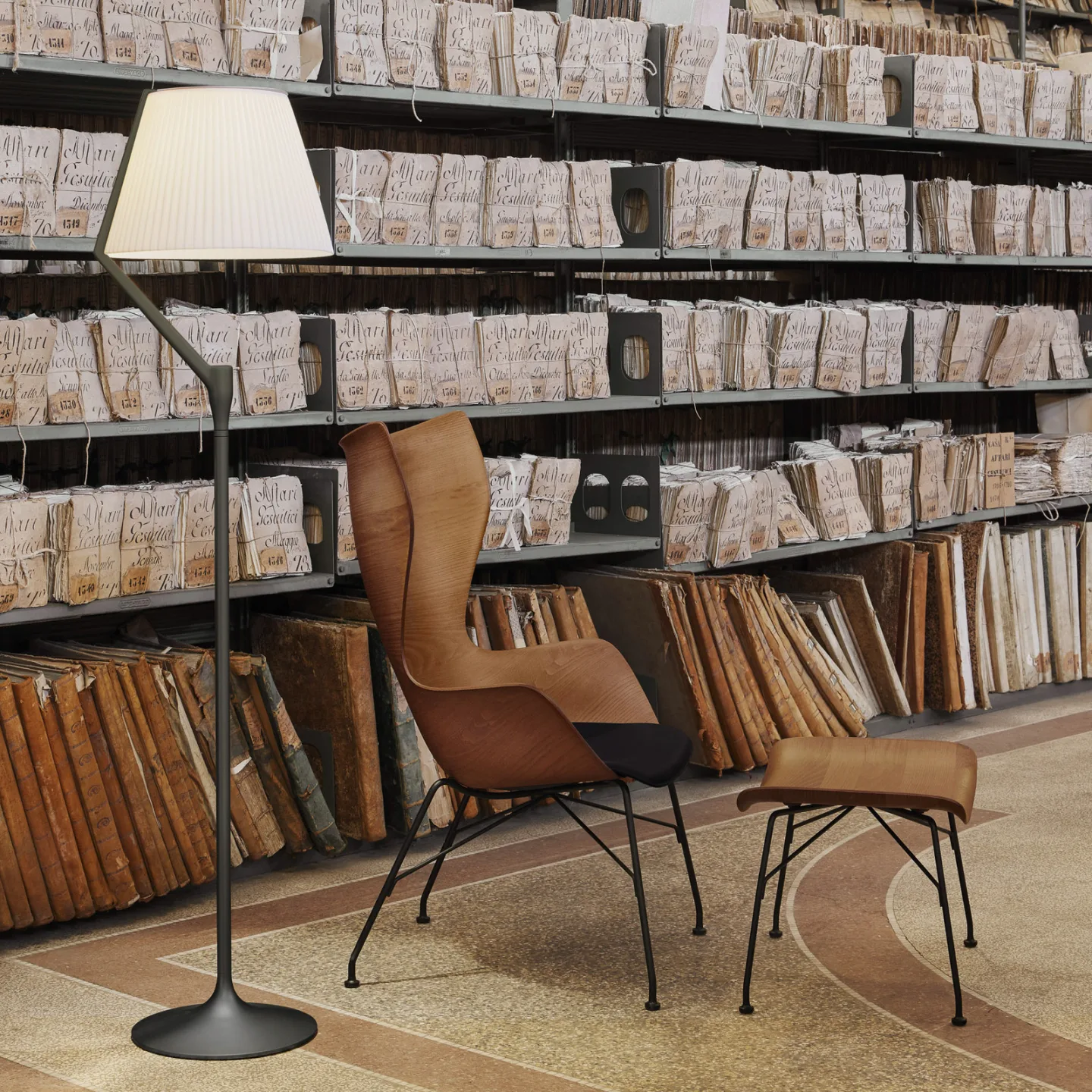 Angelo Stone gulvlampe Titanium - Kartell - Stue - Design - Aluminium - Med skærm