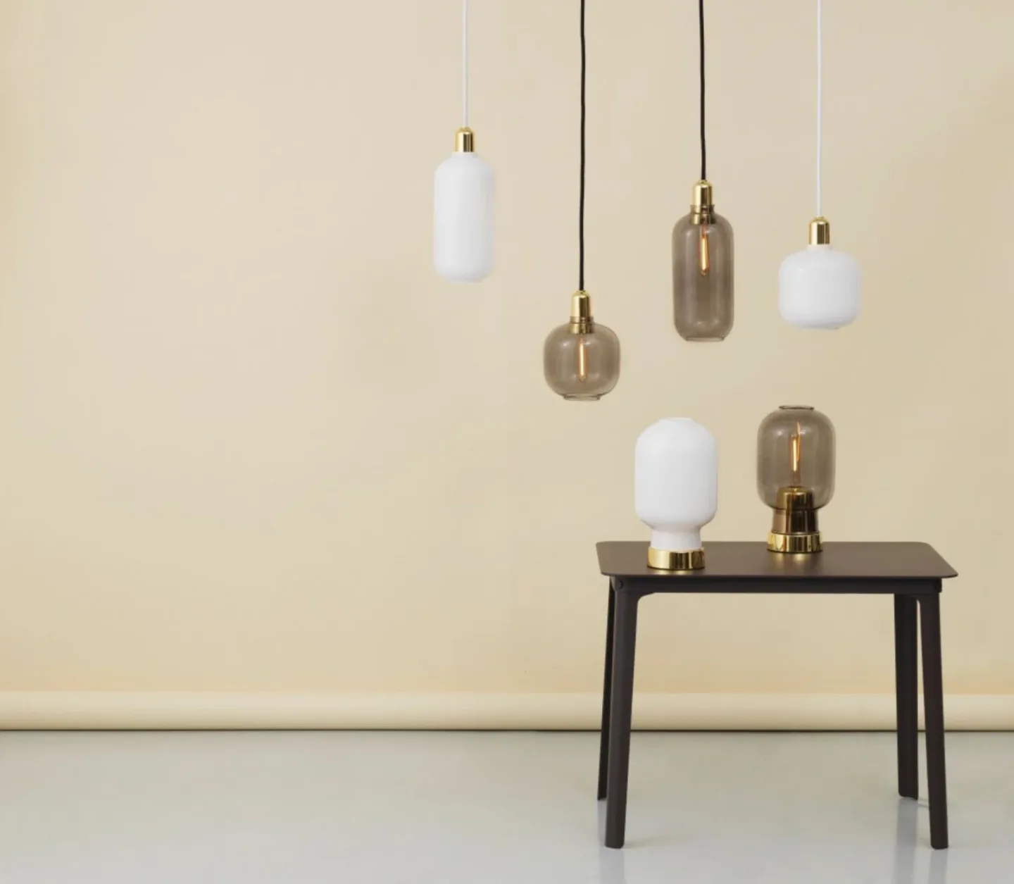 Normann Copenhagen Amp lampa stor Vit-mässing