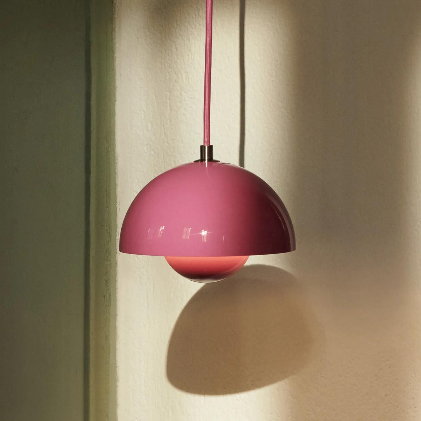 Flowerpot VP10 hengelampe, Ø 16 cm, rosa - &TRADITION - Stue - Design - Metall - Med skjerm