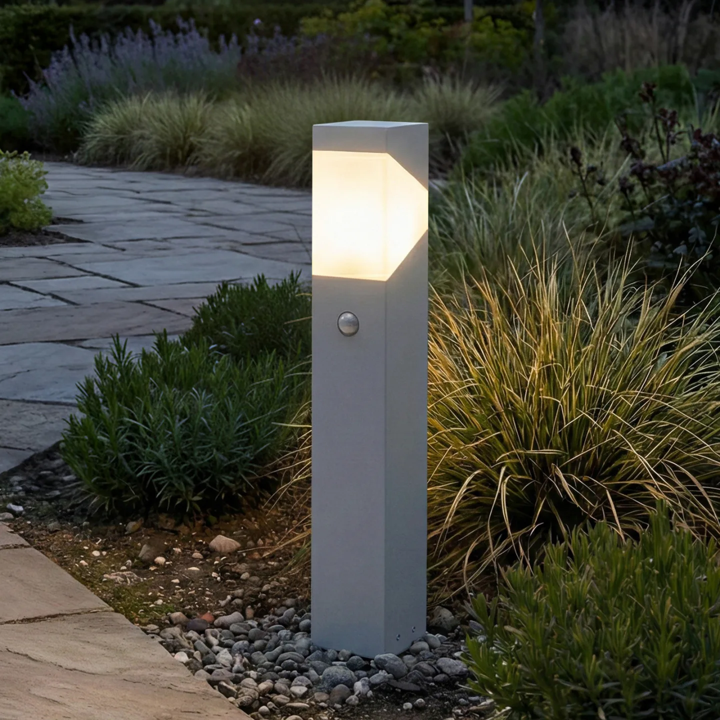 Kiran sockellampa, ljusgrå, sensor, 60 cm, E27, IP44 – Lucande - Terrass - Modern - Aluminium - Med en ljuskälla
