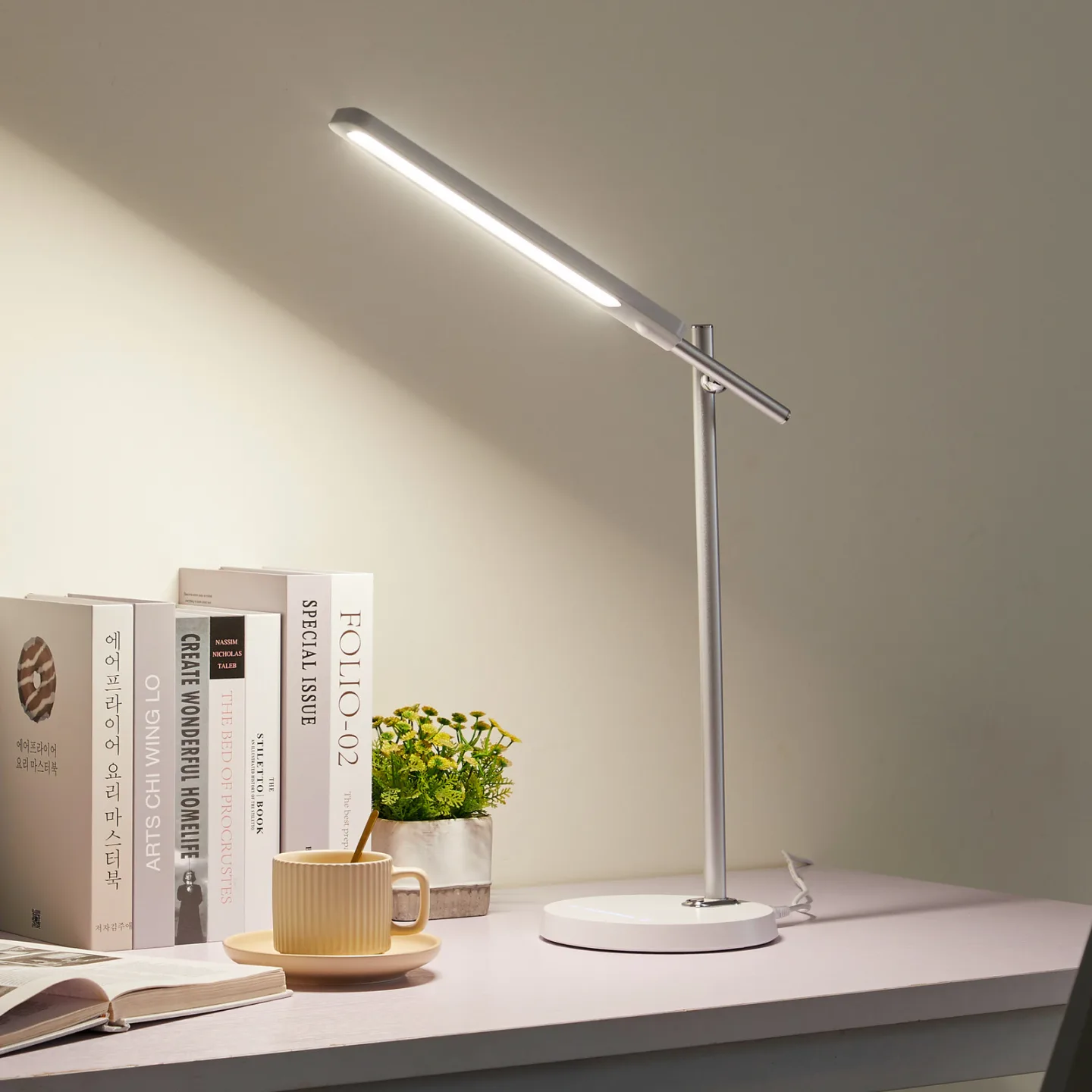 Valtorin LED Tischleuchte White - Lindby - Arbeitszimmer / Büro - Modern - Kunststoff - Einflammig