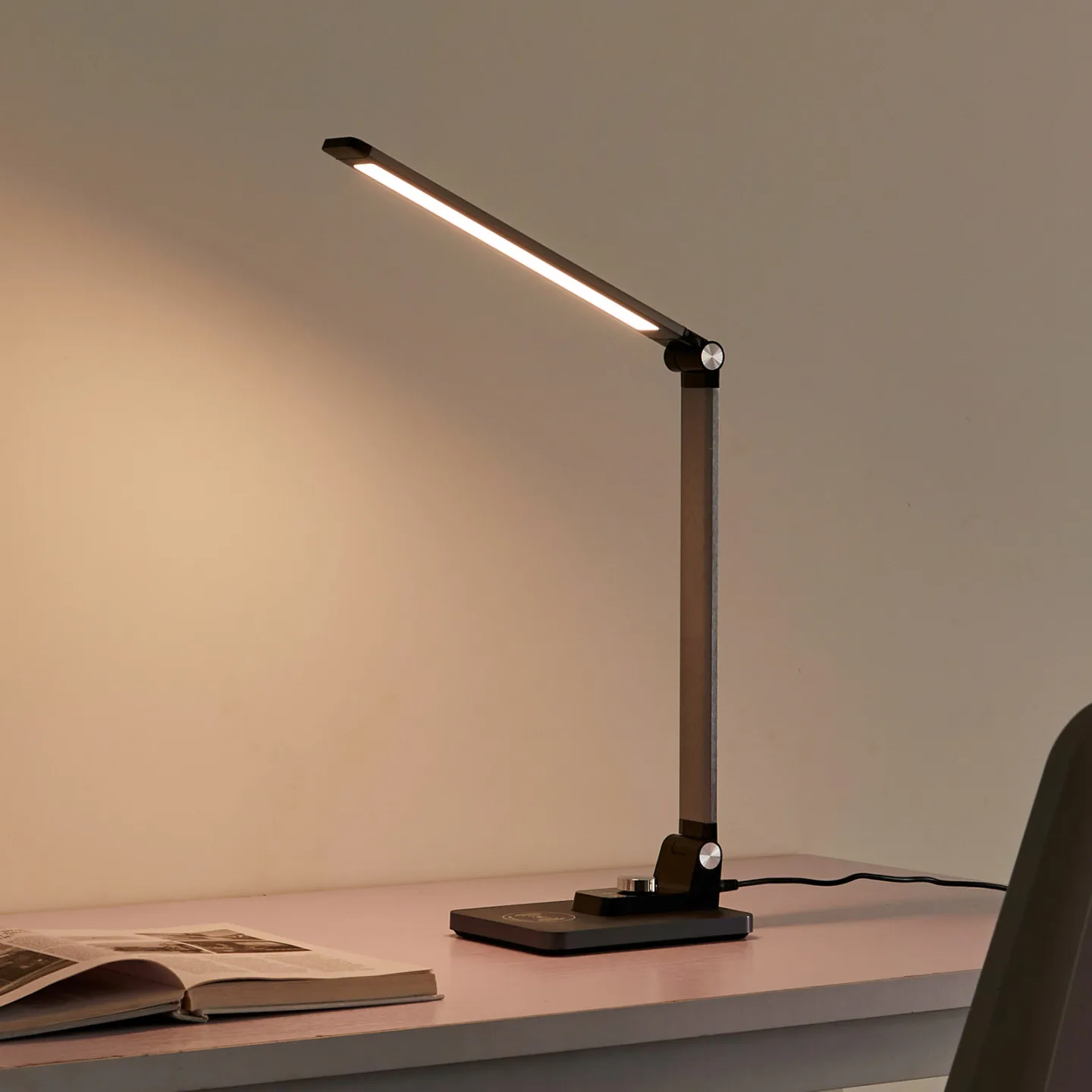 Valtaris LED Tischleuchte CCT Metallic/Black - Lindby - Arbeitszimmer / Büro - Modern - Kunststoff - Einflammig