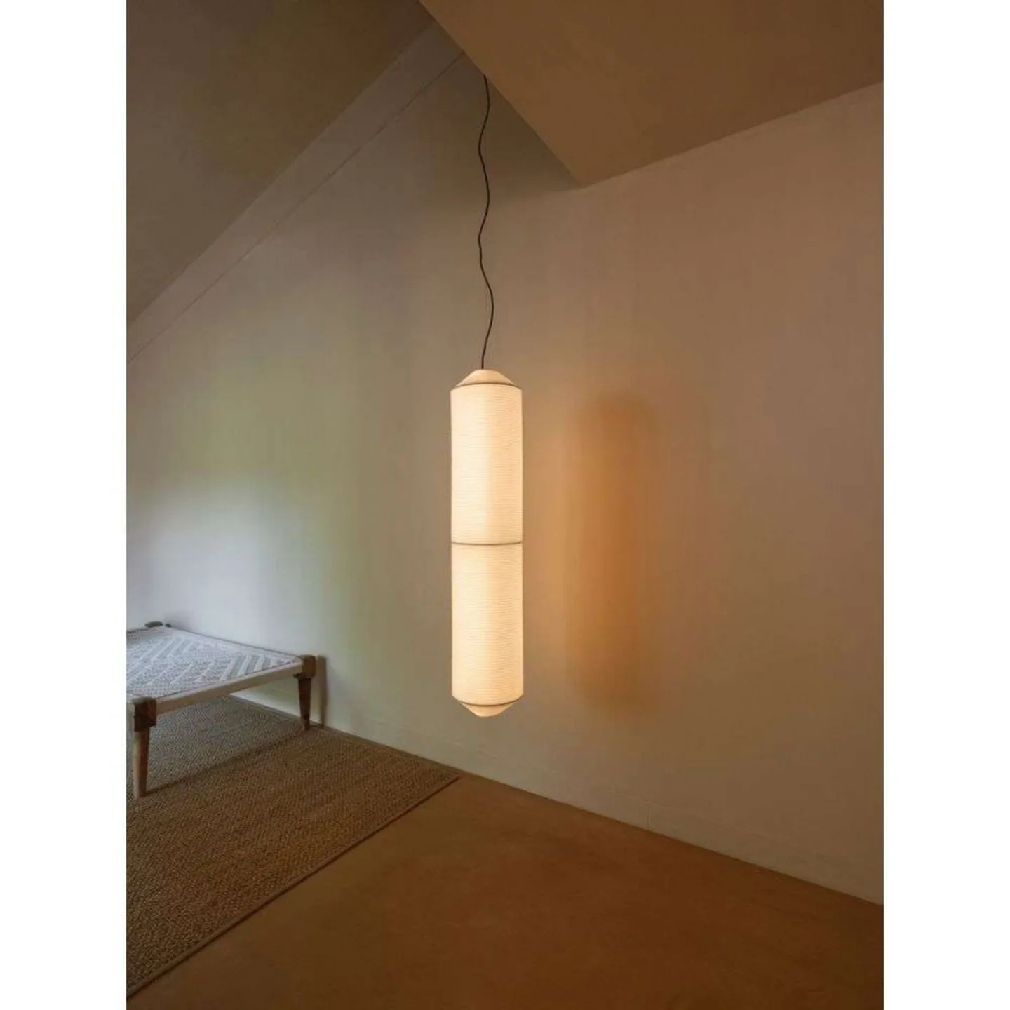 Tekiò Vertical P2 LED-hänglampa, höjd 120 cm – Santa & Cole - Vardagsrum - Metall