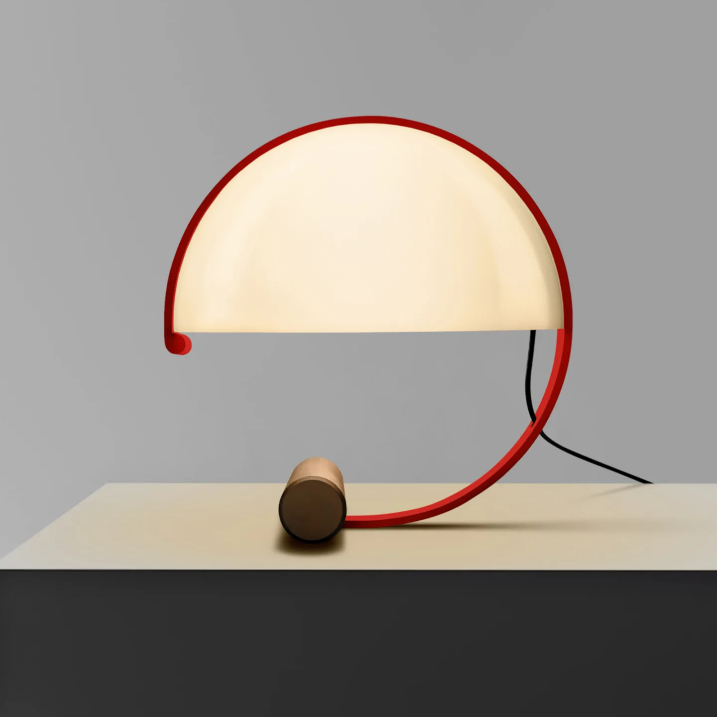 Meta LED-bordlampe, hvid/rød, højde 37,5 cm - Stilnovo - Stue - Design - Metal - Med skærm