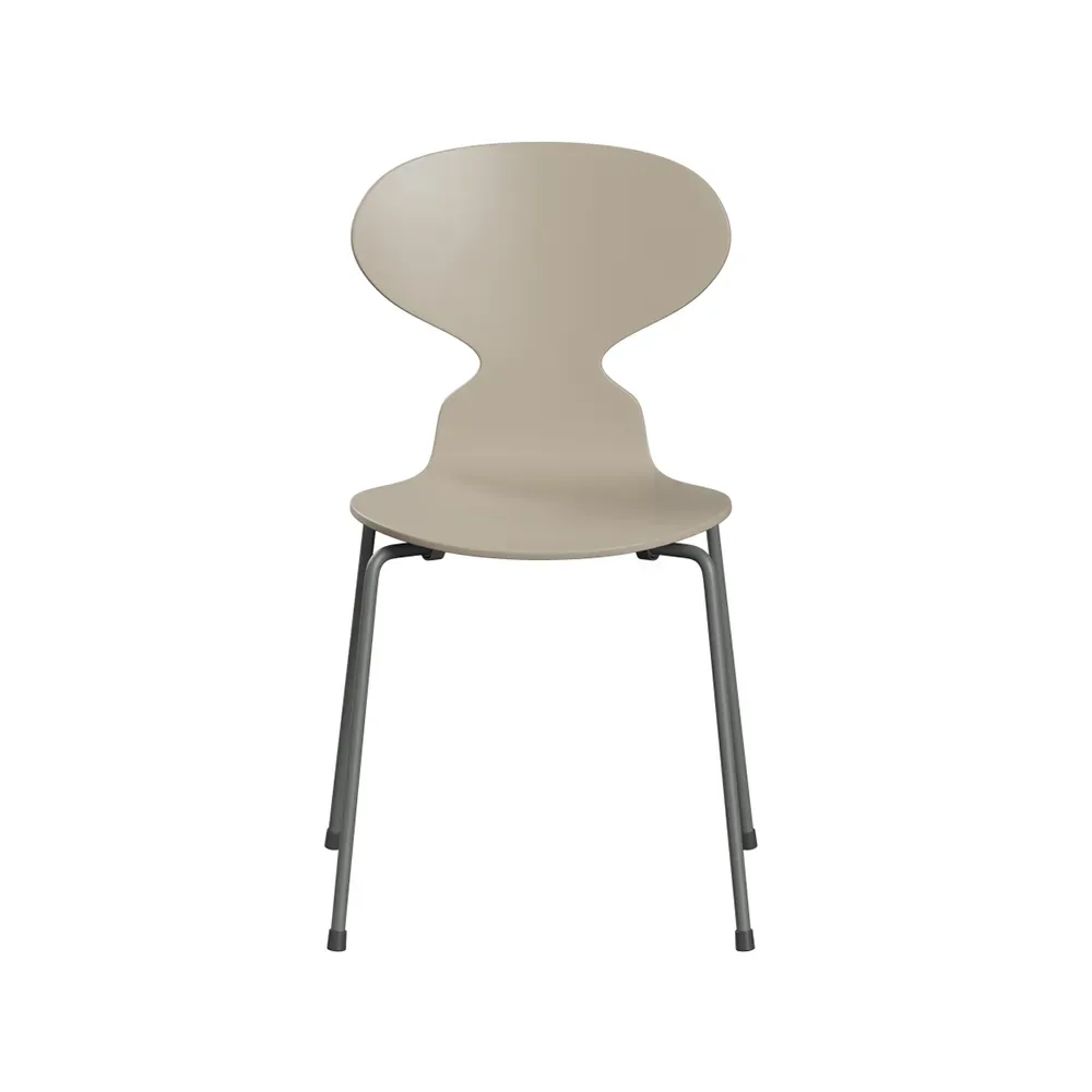 Fritz Hansen Myran 3101 stol light beige, silvergrått stativ