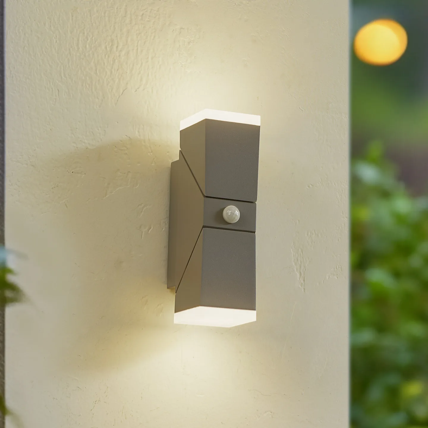 Sally LED-Außenwandleuchte, 22 cm, grau, IP54, Sensor - Lindby - Terrasse - Modern - Aluminium - Mehrflammig
