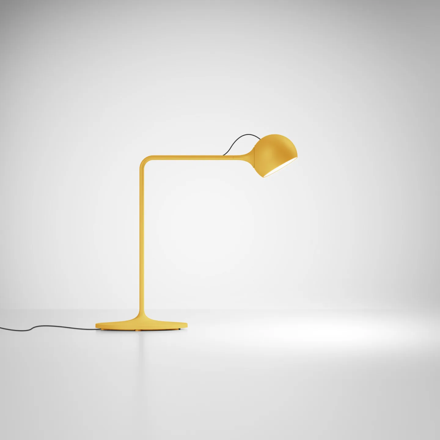 IXA Tischleuchte Yellow - Artemide - Wohnzimmer - Design - Metall - Mit Schirm