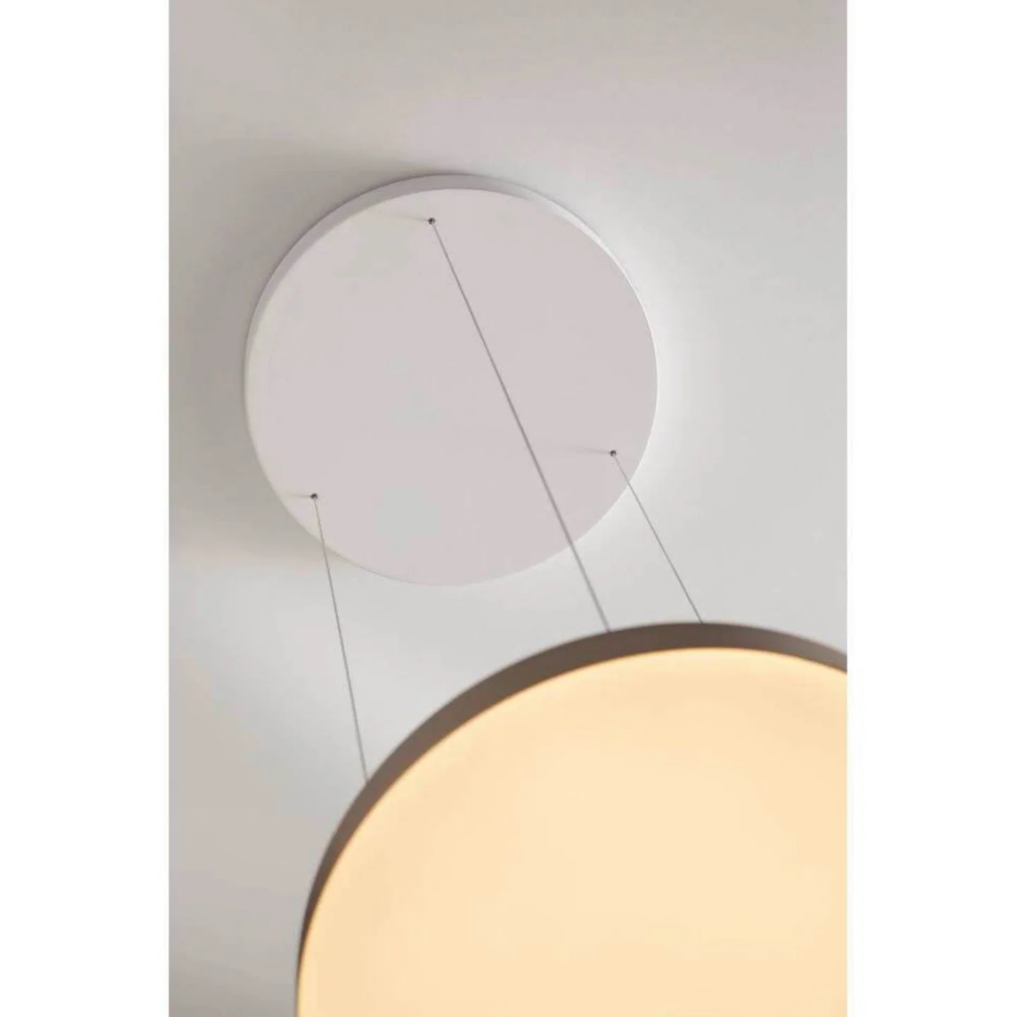 Avela pendellampe Soft Ivory - LOOM DESIGN - Stue - Moderne - Aluminium - Med én lyskilde