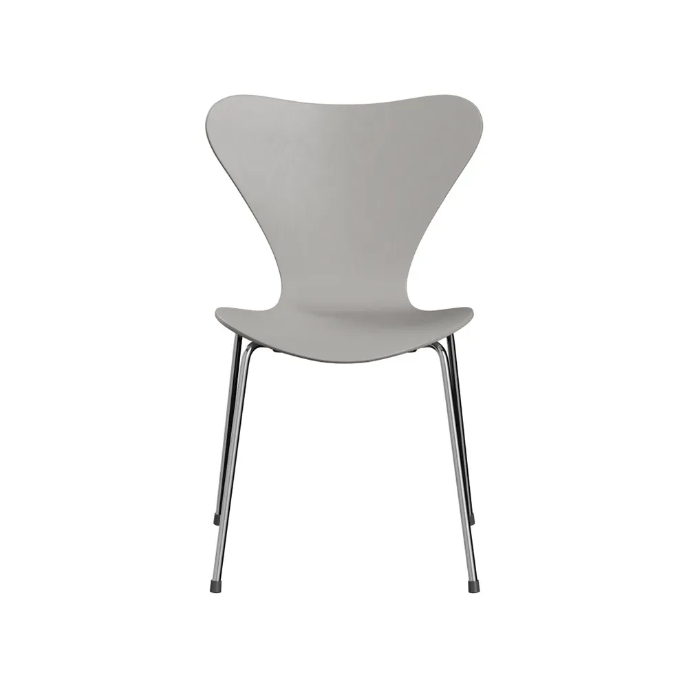 Fritz Hansen Sjuan 3107 stol Nine grey-färgad ask-kromat stålstativ