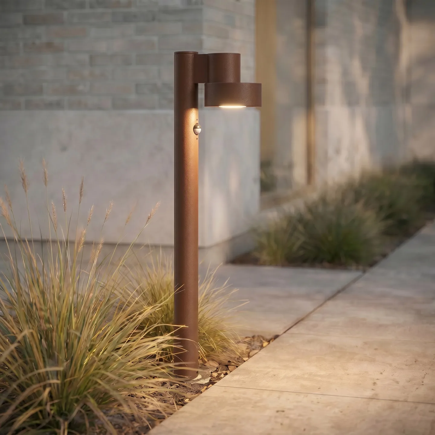 Elune LED-vejlampe, brun, med sensor, IP44, 77 cm - Lucande - Moderne - Aluminium - Med én lyskilde