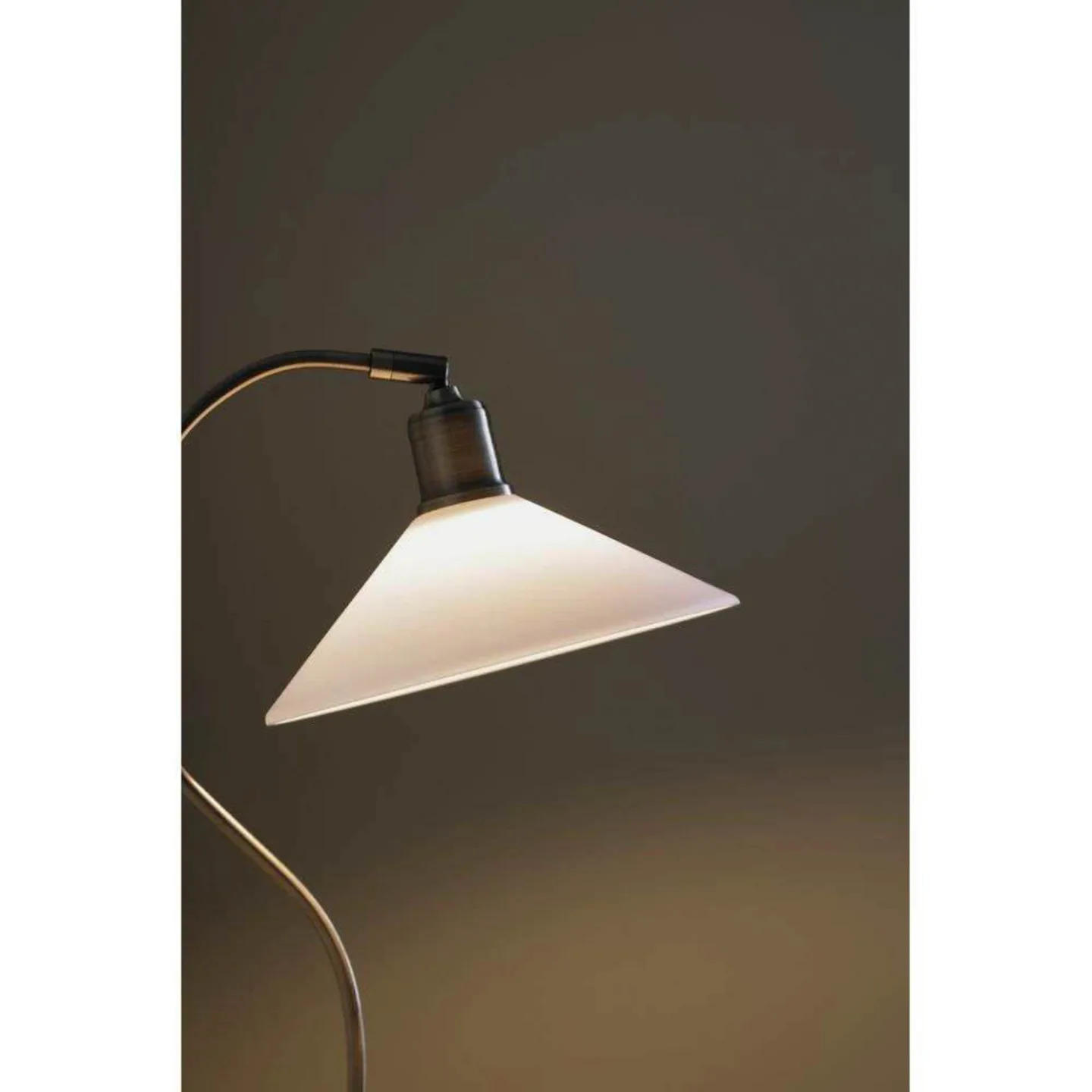 Vela Tischleuchte Antique Brass/Shiny White - Markslöjd - Wohnzimmer - Metall