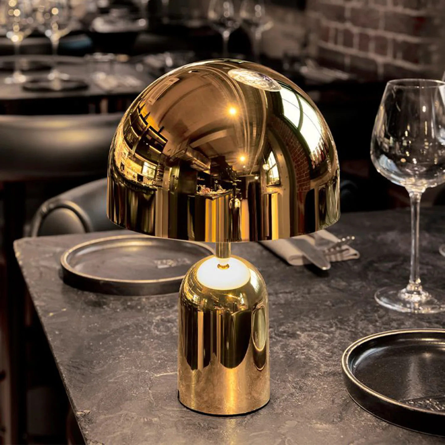 Bell Portable bordlampe H28 IP44 guld - Tom Dixon - Stue - Design - Plastik - Med én lyskilde