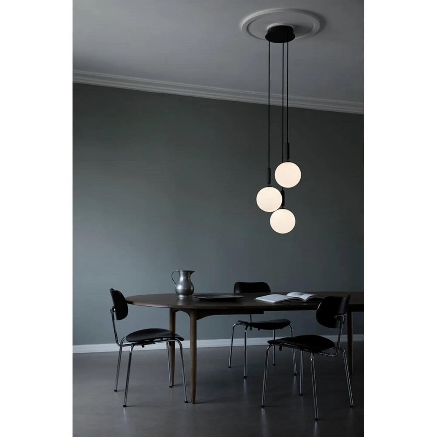 Miira 3 Kronleuchter, grau/opal, Ø 37 cm, 3-flg. - Nuura Nuura Aps - Esszimmer - Skandinavisch - Metall - Mit Schirm