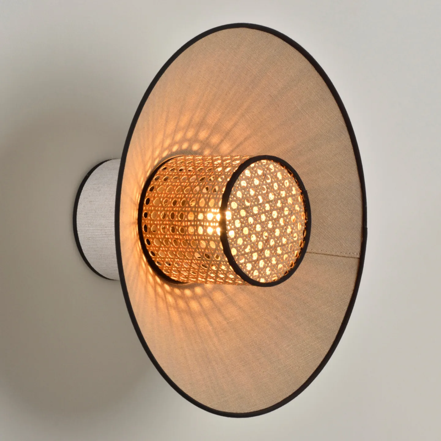 Singapour væglampe, nude - MARKET SET - Stue - Design - Stof / tekstil - Rund