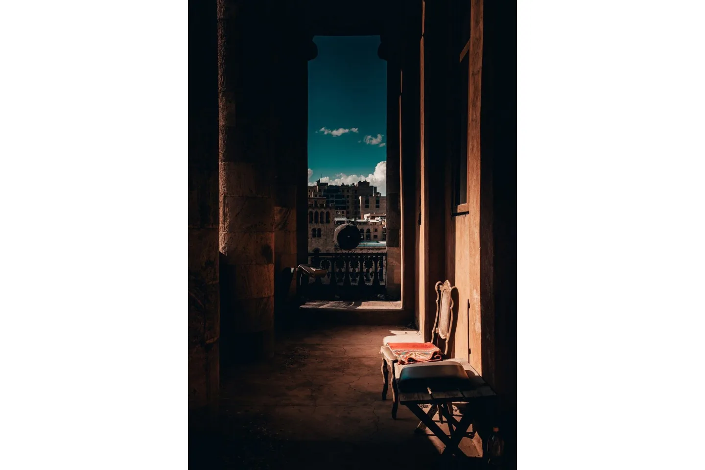 Poster Tunnel vision 70x100 cm - Brun