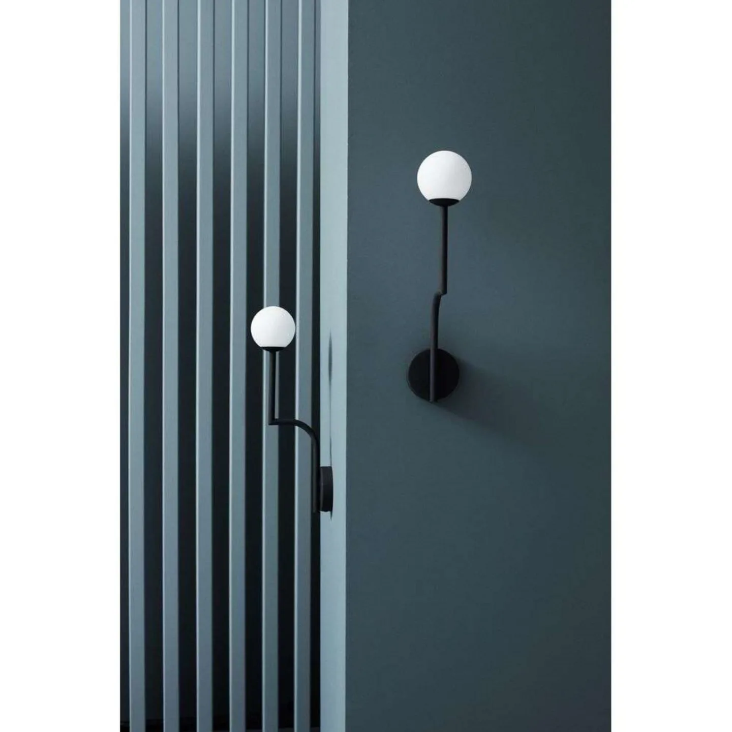 Mobil 46 Wandleuchte Hardwired Brass/Opal - Pholc - Wohnzimmer - Metall