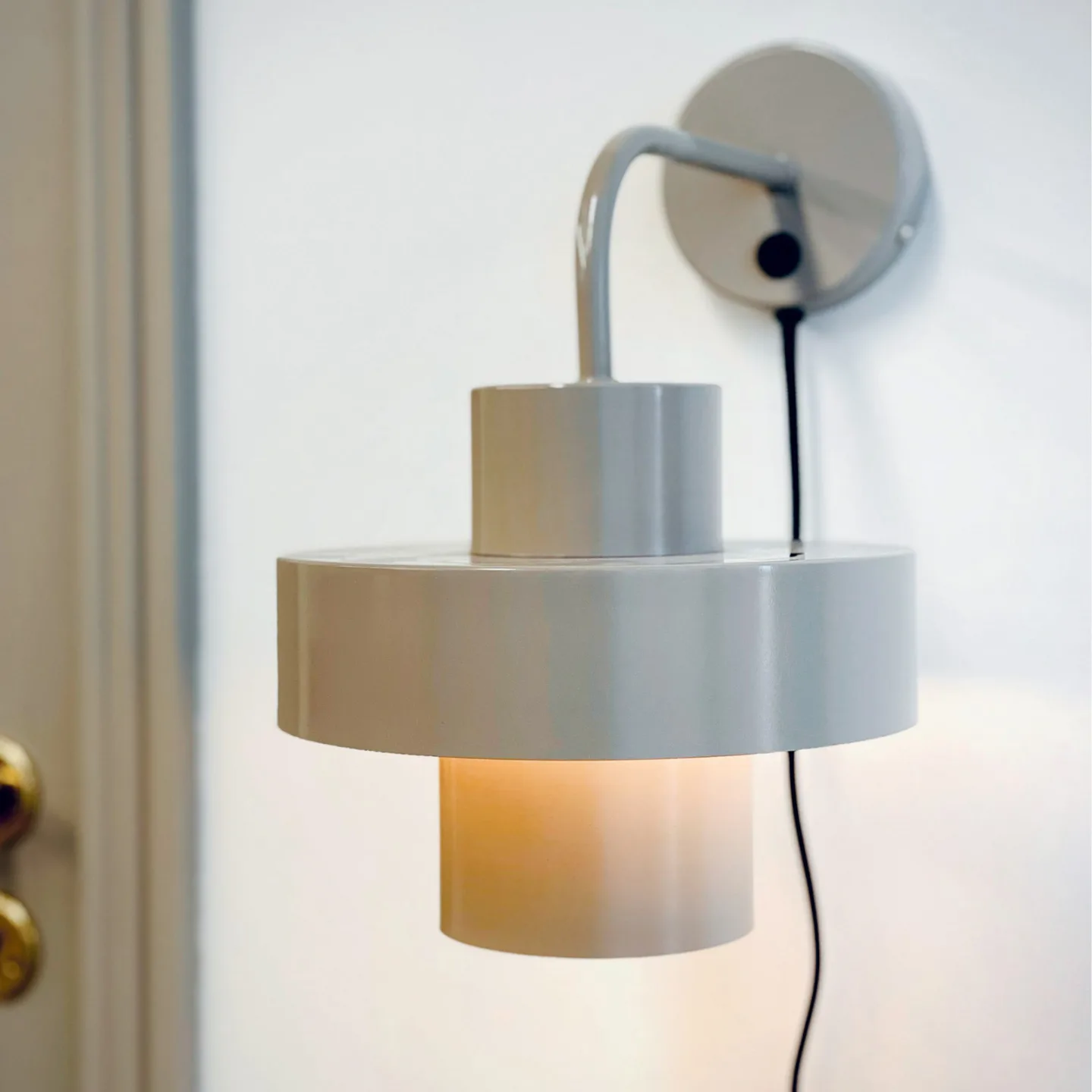 Dyberg Larsen - Stoke Ø15 - Vägglampa - Varmgrå