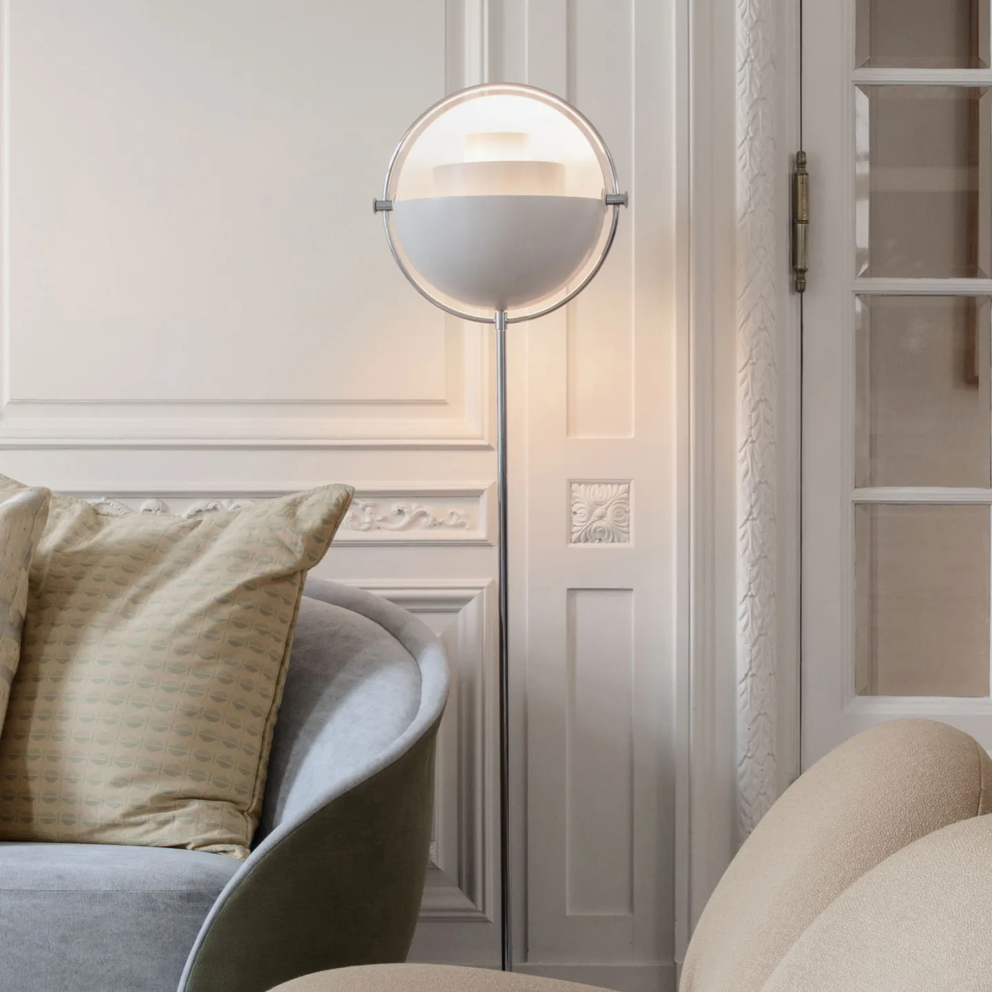 Multi-Lite Gulvlampe Krom/Hvid - GUBI - Stue - Design - Metal - Med skærm