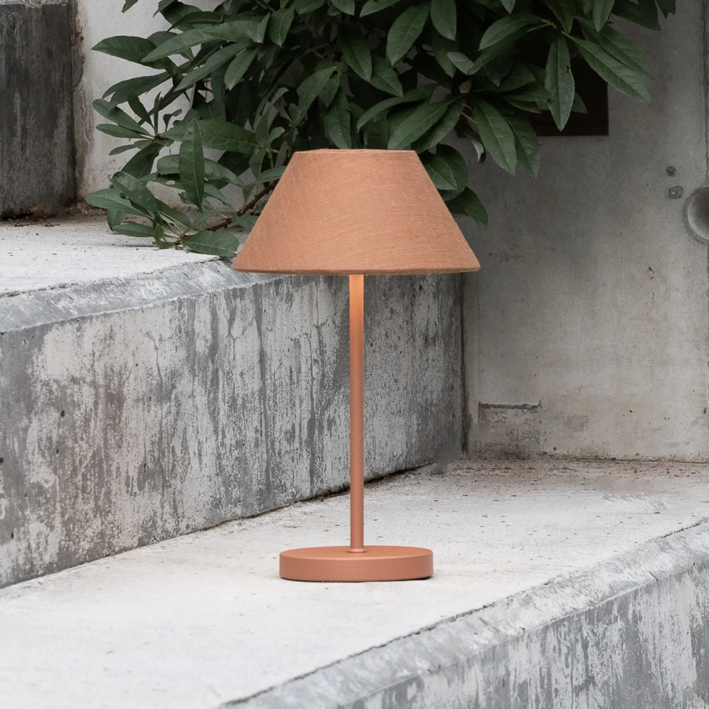 Watt & Veke Teya Tischleuchte portable Terracotta, Ø15x26 cm