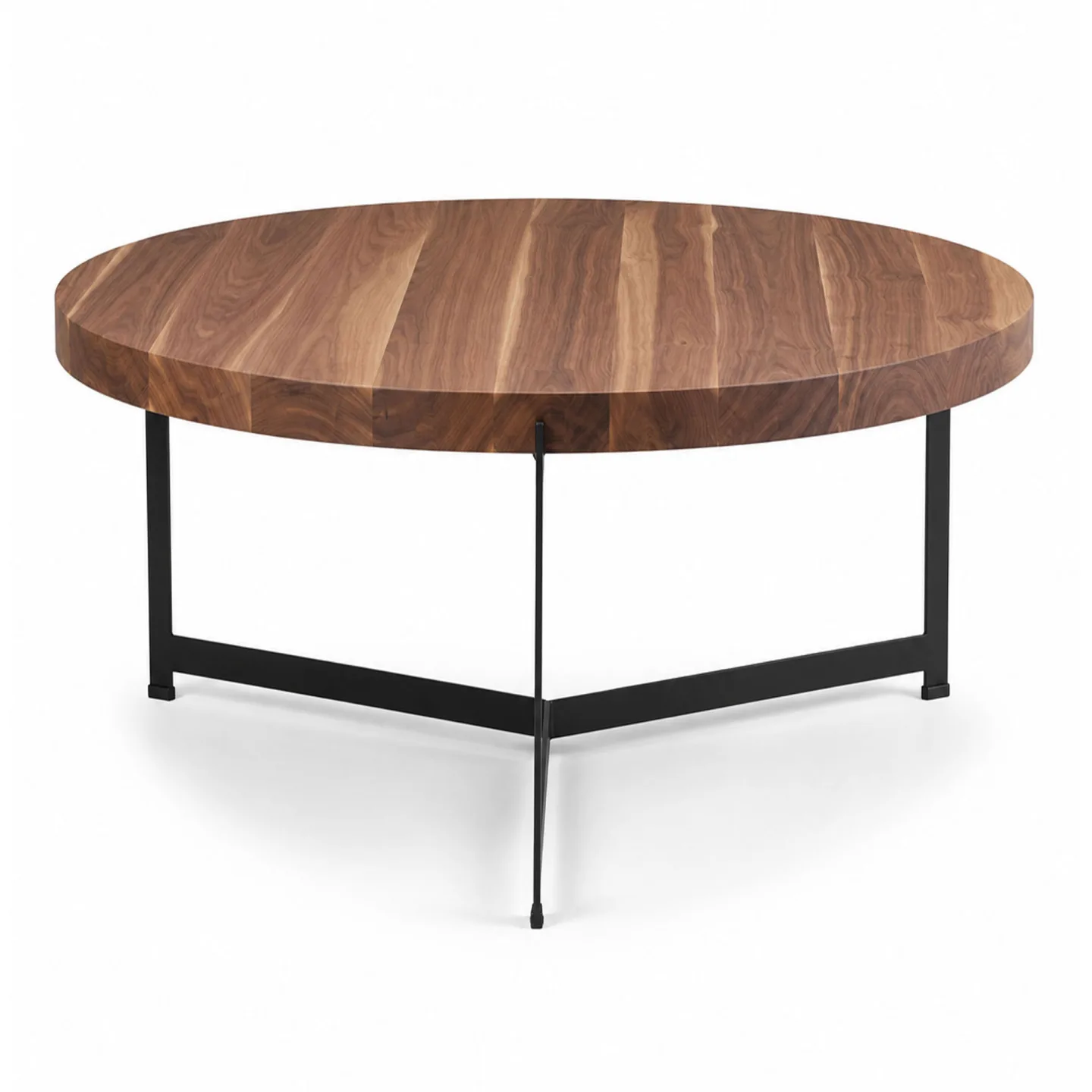 Dk3 - Plateau Coffee Table - Ø 60 cm - Höjd 45 cm, Skiva i Oljad valnöt, Underrede i Svart pulverlackerat stål - Soffbord - Søren Rose Studio - Träfärgad - Metall/Trä