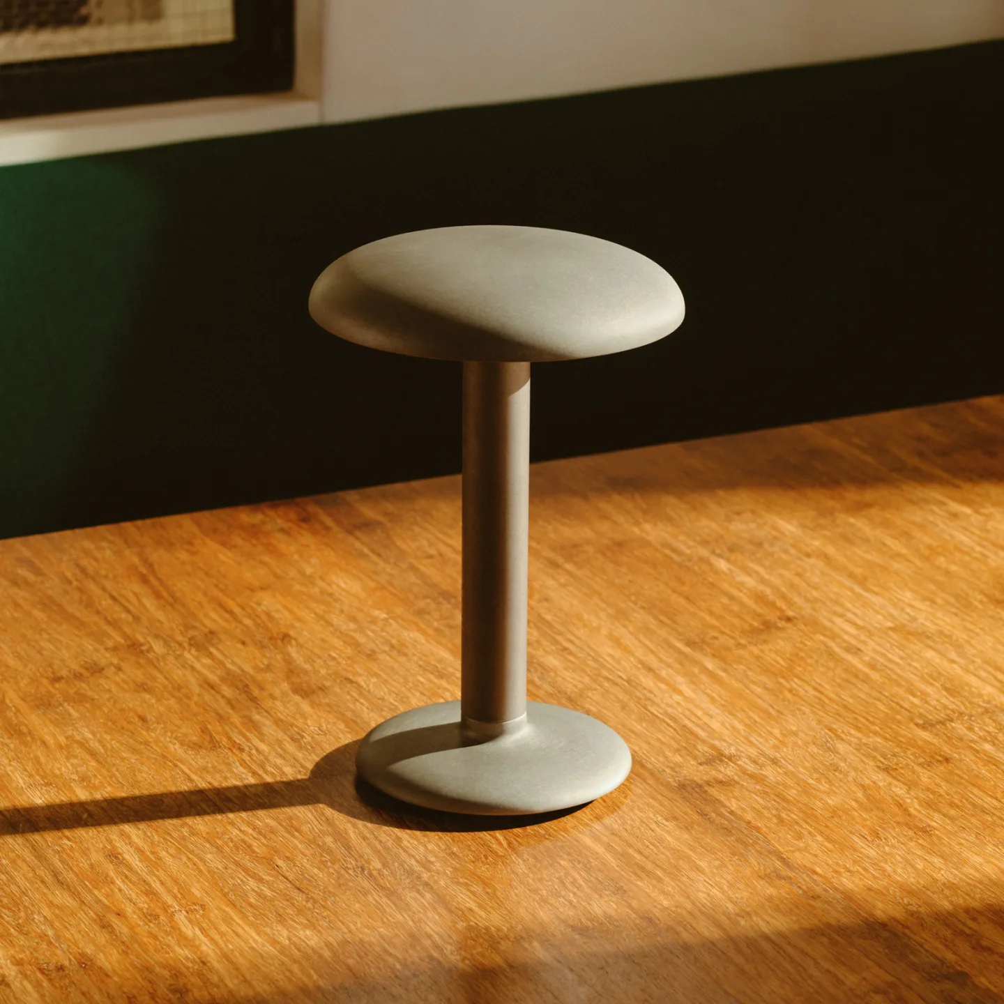 Gustave Portable Tischleuchte Raw Aluminum - Flos Flos Architectural - Terrasse - Design - Metall - Mit Schirm