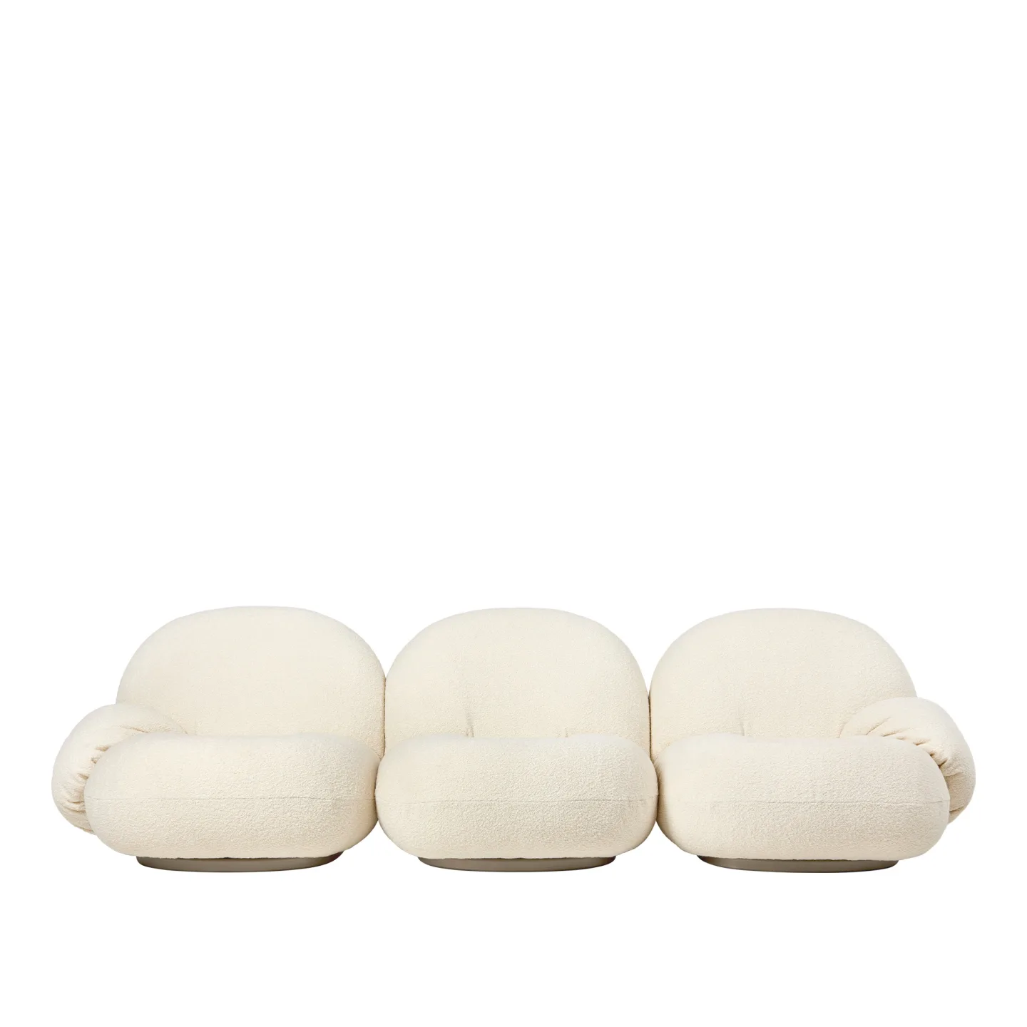 Gubi - Pacha Sofa 3-Seater Full Upholstered w. Armrests, Pearl Gold, Cat 5 Dedar Karakorum 001 Ivory - Fåtöljer - Pierre Paulin - Guld - Textilmaterial/Skum