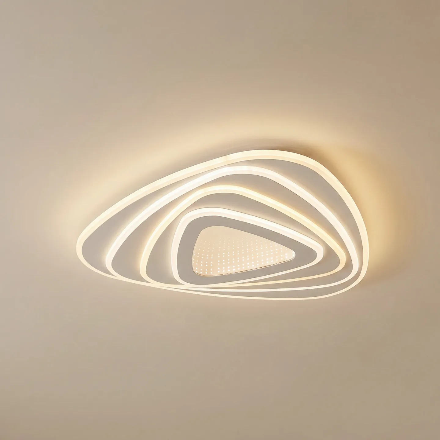 Rebeka LED-Deckenleuchte, CCT, 48 x 49 cm, Fernbedienung - Lindby - Wohnzimmer - Modern - Metall - Dreieckig