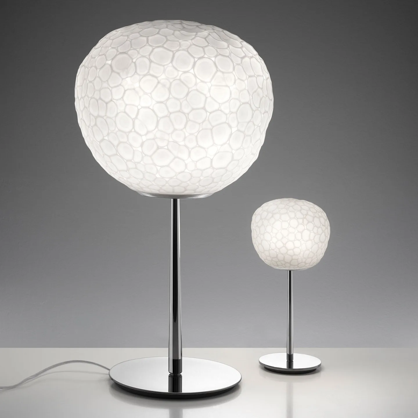 Meteorite Stand-Tischleuchte Ø 15 cm weiß - Artemide - Wohnzimmer - Design - Glas - Kugel