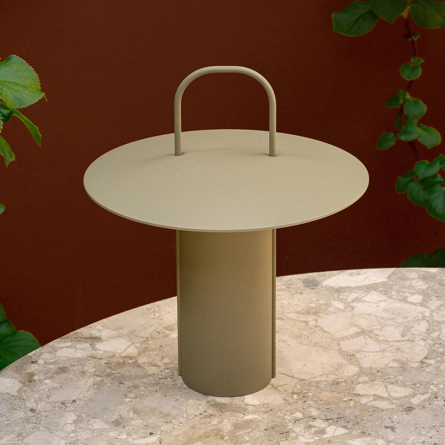 Ray Portable Tischleuchte Dusty Green - Audo Copenhagen - Wohnzimmer - Design - Metall - Mit Schirm